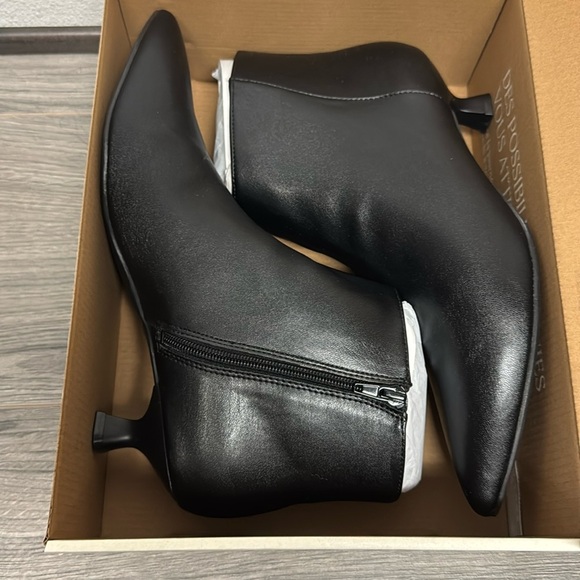 LifeStride Maya Ankle Bootie In Black (WIDE) - Picture 2 of 8